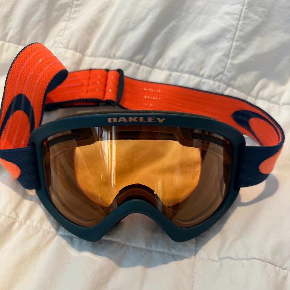 Oakley O Frame 2.0 XS goggles